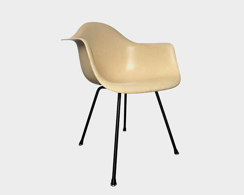Charles & Ray Eames DAX Chair Fiberglass on X-base, Herman Miller