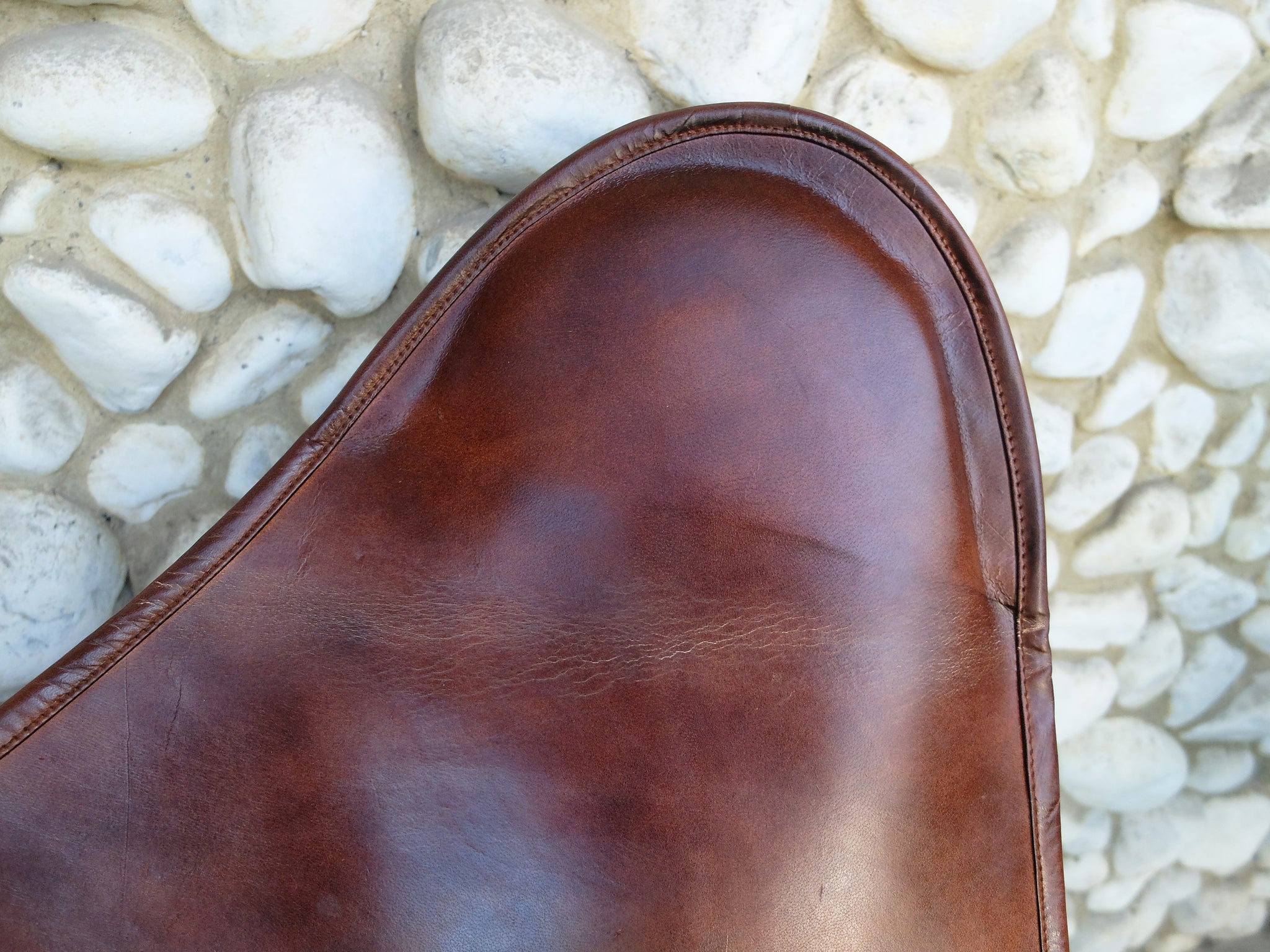 Pair vintage butterfly chairs by Jorge Ferrari Hardoy, disassembly possible, new covers