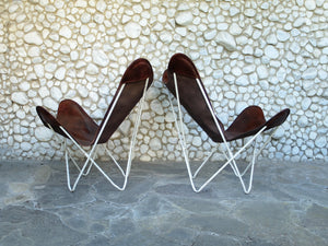 Pair vintage butterfly chairs by Jorge Ferrari Hardoy, disassembly possible, new covers