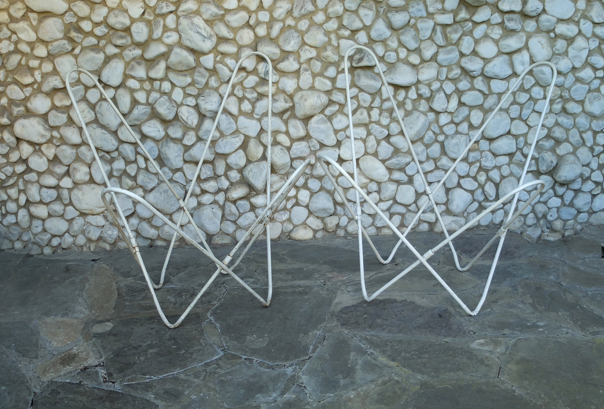 Pair vintage butterfly chairs by Jorge Ferrari Hardoy, disassembly possible, new covers