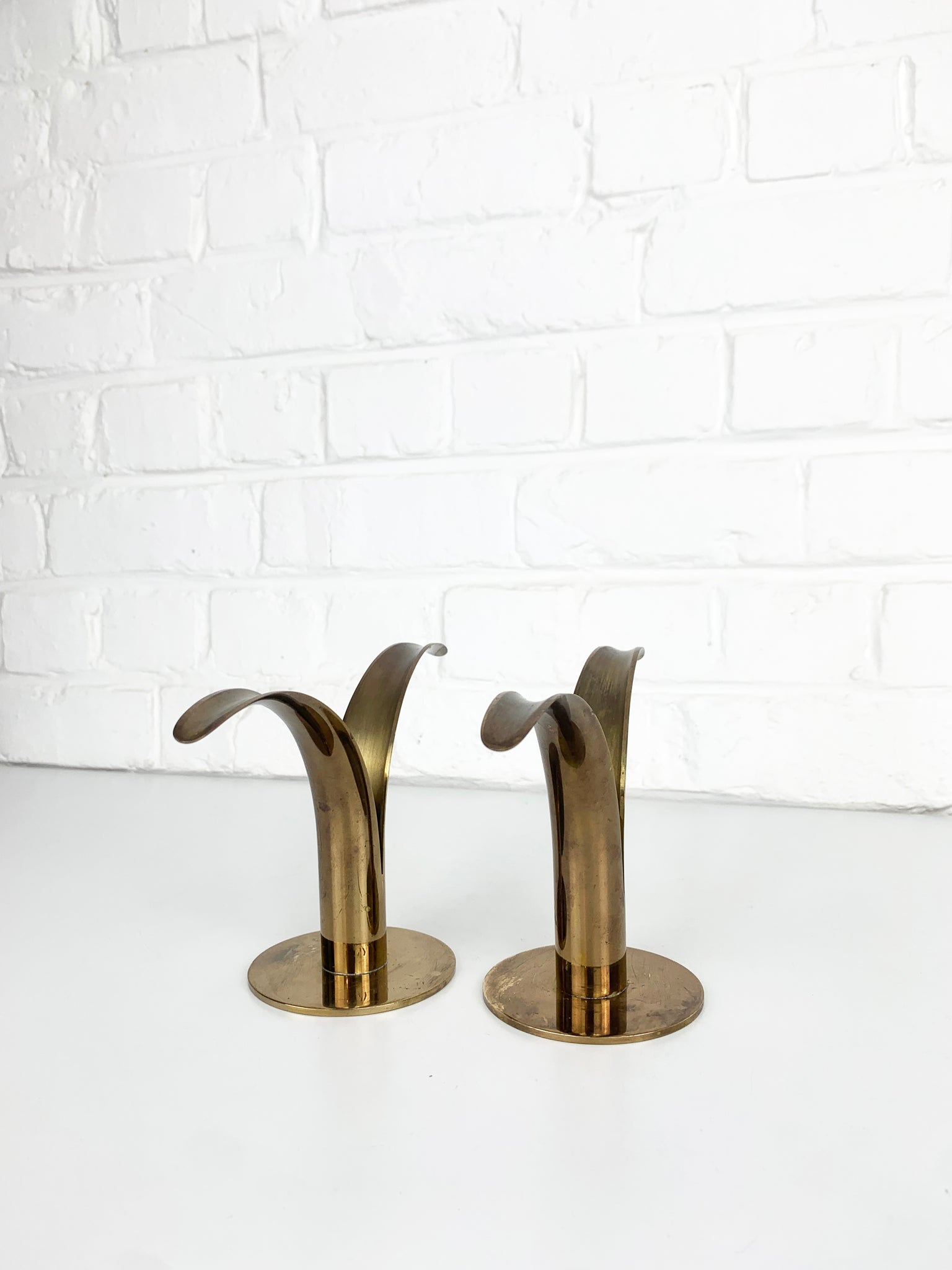 Pair Art Deco Lily Candlesticks in Brass by Ivar Ålenius Björk, Ystad-Metall Sweden