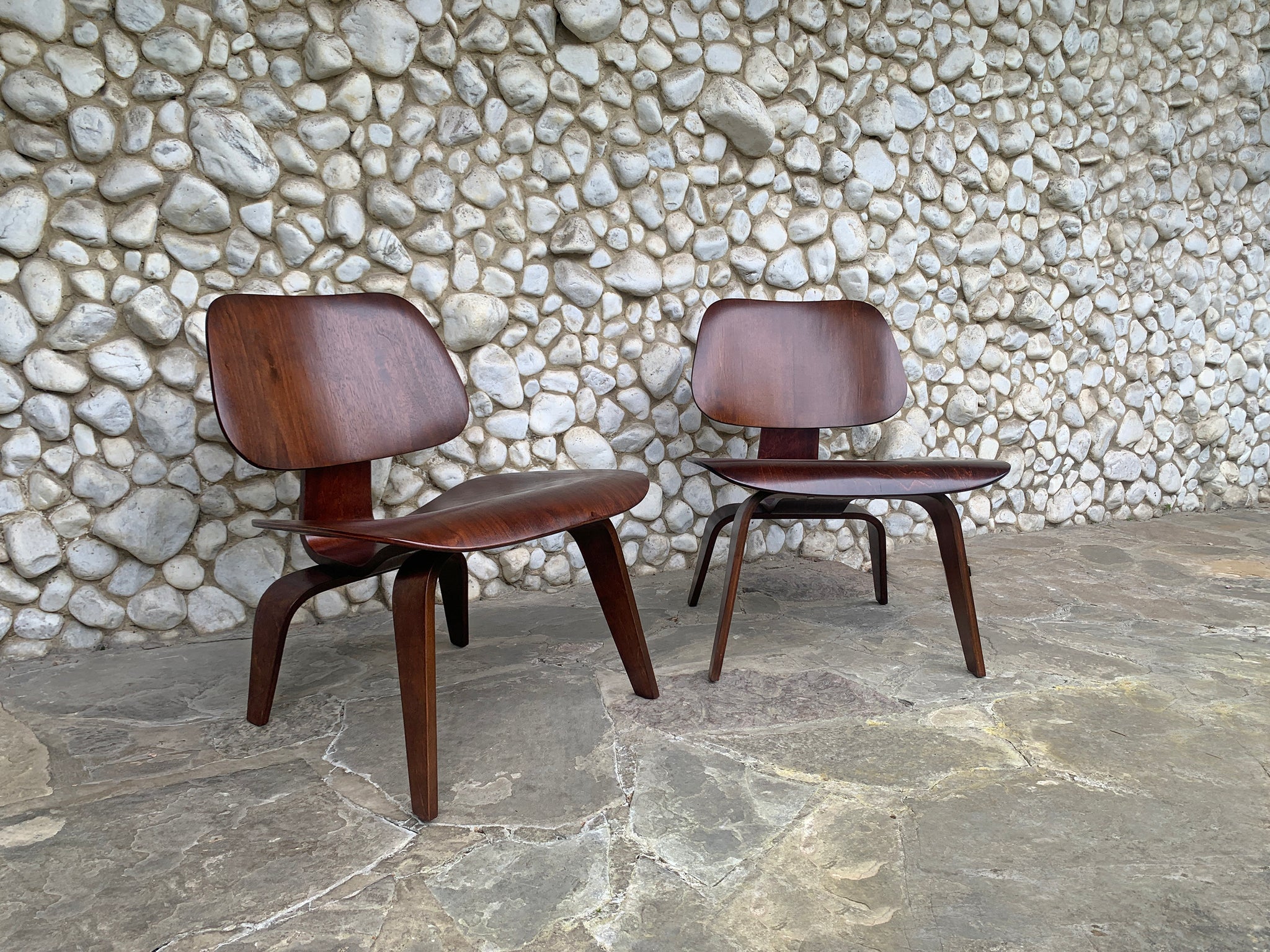 Pair LCW Lounge Chairs Wood Walnut, Charles & Ray Eames Evans / Herman Miller 1948-49
