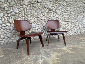Pair LCW Lounge Chairs Wood Walnut, Charles & Ray Eames Evans / Herman Miller 1948-49