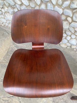 Pair LCW Lounge Chairs Wood Walnut, Charles & Ray Eames Evans / Herman Miller 1948-49