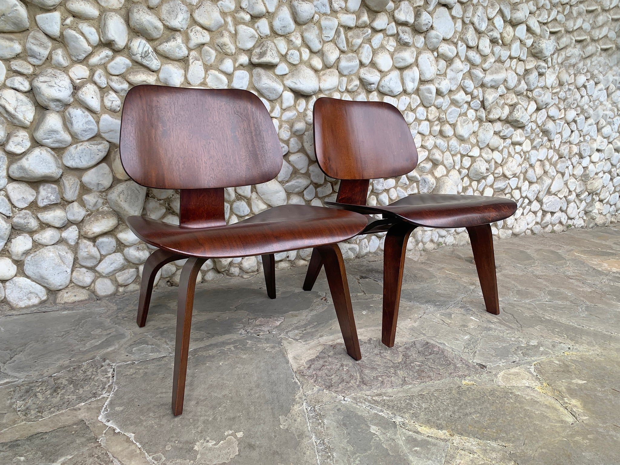 Pair LCW Lounge Chairs Wood Walnut, Charles & Ray Eames Evans / Herman Miller 1948-49