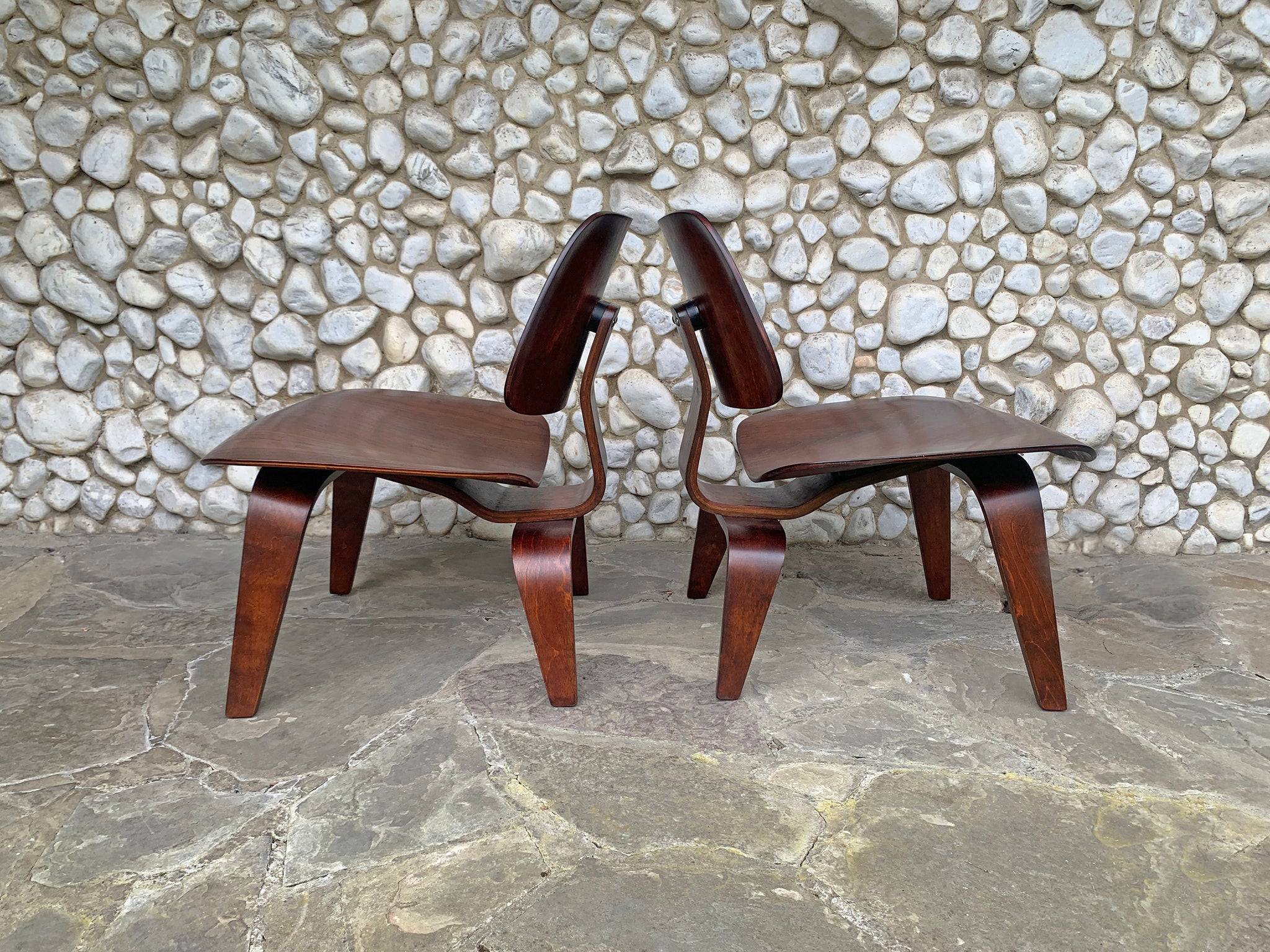 Pair LCW Lounge Chairs Wood Walnut, Charles & Ray Eames Evans / Herman Miller 1948-49
