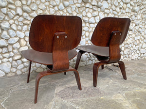 Pair LCW Lounge Chairs Wood Walnut, Charles & Ray Eames Evans / Herman Miller 1948-49
