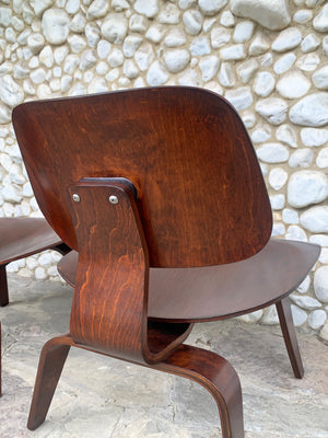 Pair LCW Lounge Chairs Wood Walnut, Charles & Ray Eames Evans / Herman Miller 1948-49