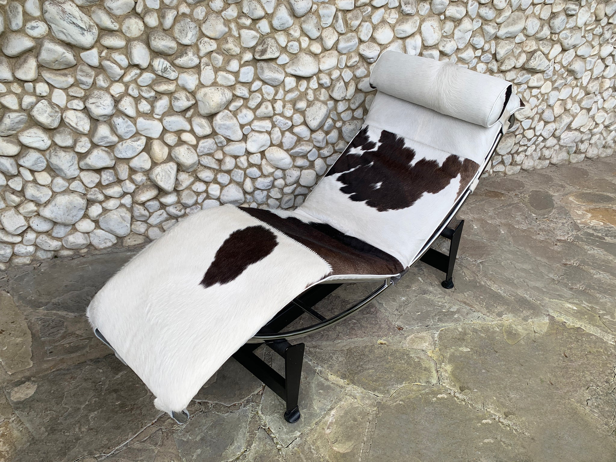 LC4 Chaise Longue by Le Corbusier, Jeanneret & Charlotte Perriand, Cassina, Cowhide, 1980s