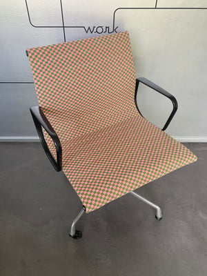 Eames EA117 Office Chair, Herman Miller 1960s – New Checker Fabric by Alexander Girard