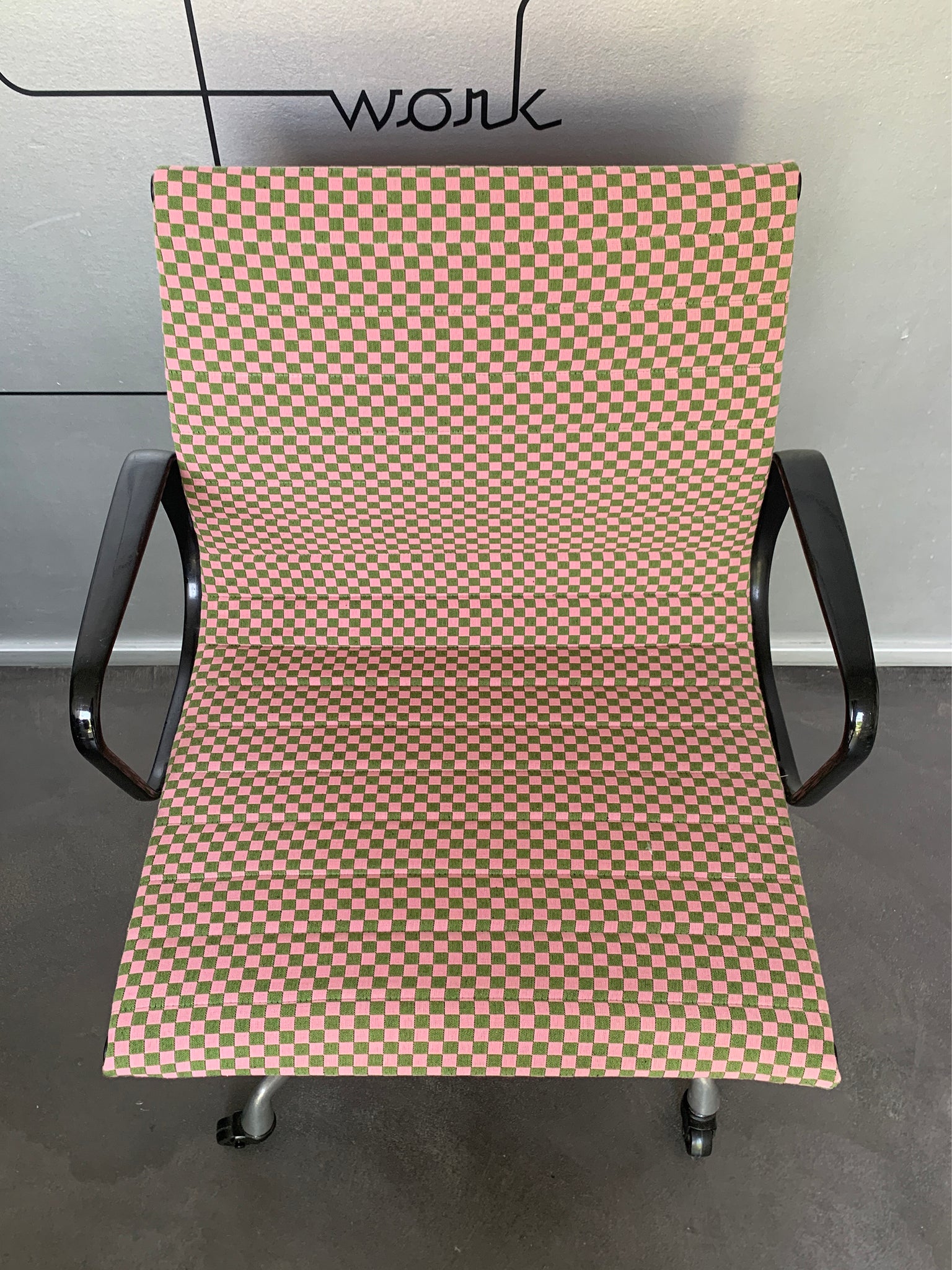 Eames EA117 Office Chair, Herman Miller 1960s – New Checker Fabric by Alexander Girard