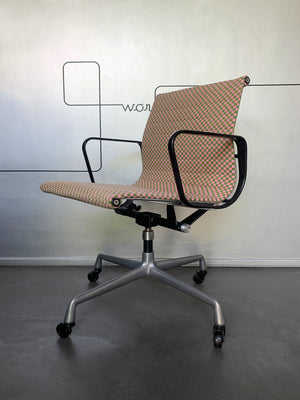 Eames EA117 Office Chair, Herman Miller 1960s – New Checker Fabric by Alexander Girard