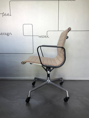 Eames EA117 Office Chair, Herman Miller 1960s – New Checker Fabric by Alexander Girard