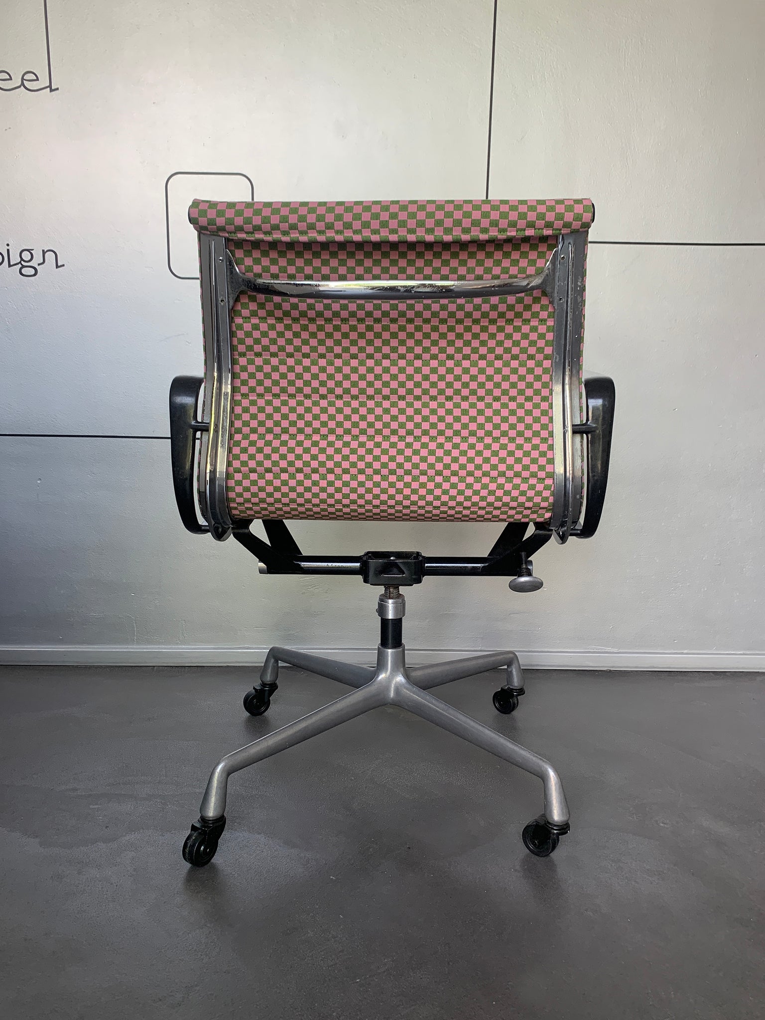 Eames EA117 Office Chair, Herman Miller 1960s – New Checker Fabric by Alexander Girard