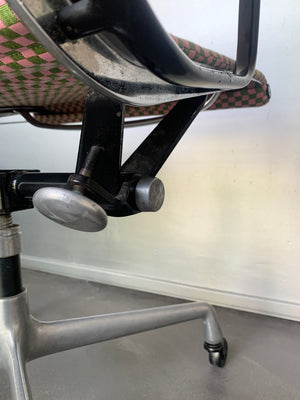 Eames EA117 Office Chair, Herman Miller 1960s – New Checker Fabric by Alexander Girard