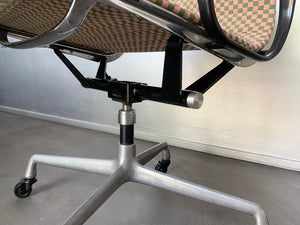 Eames EA117 Office Chair, Herman Miller 1960s – New Checker Fabric by Alexander Girard