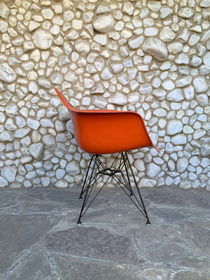 Eames DAR Chair Fiberglass on original Eiffel-base, Herman Miller, 1963