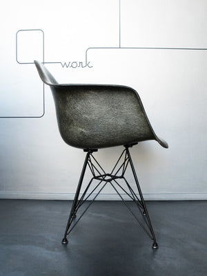 DAR Fiberglass Armchair with Rope-Edge on original Eiffel Base by Charles Eames for Zenith, pre Herman Miller 1950